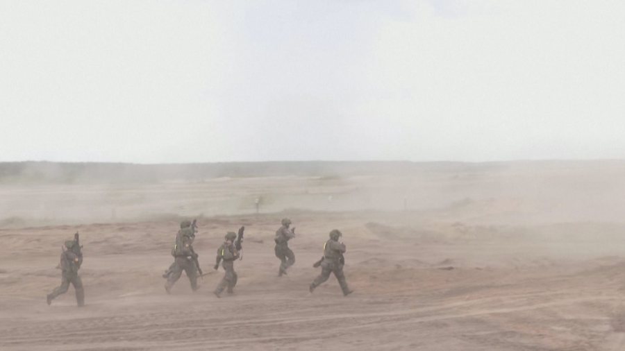 -900-0-1764712914xkr-gjermania-shba-ftohjaduplicate-frame-662-924