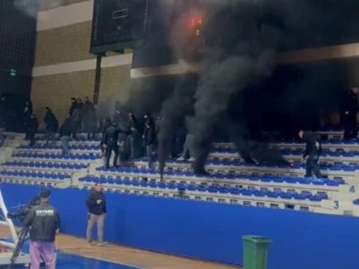 Ndërpritet përkohësisht ndeshja Prishtina – Bashkimi