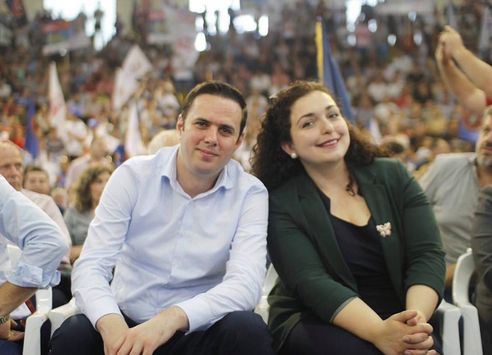Lumir Abdixhiku nuk po arrin ta kthjell partinë, a e ‘shembi’ LDK-në largimi i Vjosa Osmanit?