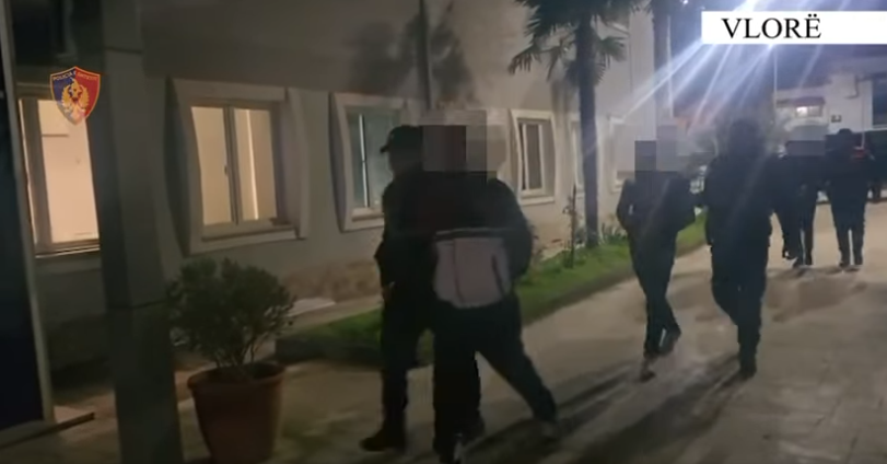 Rrëmbimi dhe mbajtja peng e kosovarit në Vlorë, policia shqiptare publikon pamjet e arrestimit të tre të dyshuarve