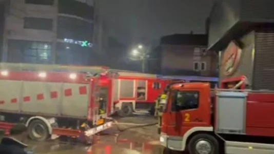 Digjet një depo e “Viva Fresh Store” në Prishtinë, intervenojnë zjarrfikësit