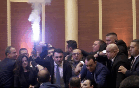 Përleshje në Kuvend, PS me dorë të hekurt pas seancës kaotike: I “gjithë” grupi i PD-së të përjashtohet nga Kuvendi