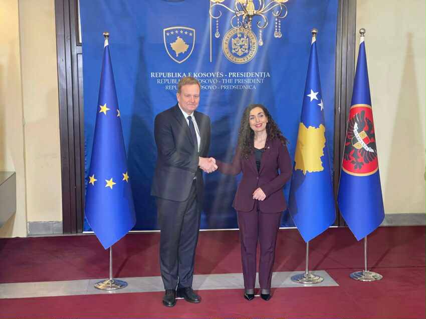 Pas Kurtit, Sorensen i shkon në zyre Osmanit