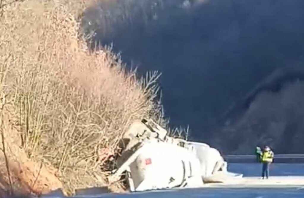 Hapet pika kufitare e Qafë-Thanës, ishte e bllokuar që prej aksidentit të 30 dhjetorit