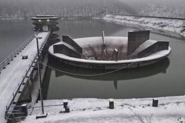 Rritet niveli i ujit në liqenet Batllavë dhe Badoc pas reshjeve të fundit