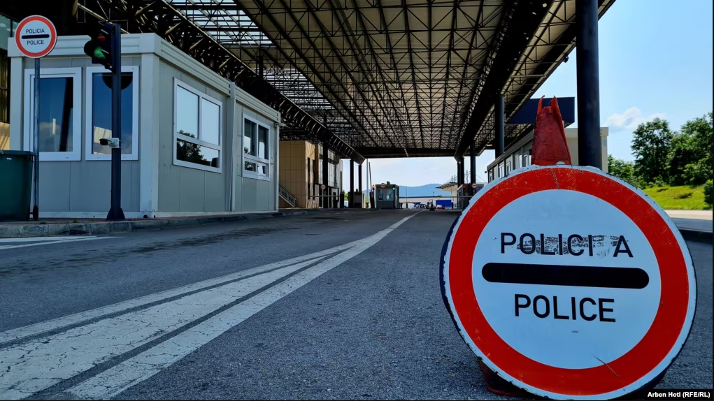 Fillon zbatimi i Ligjit për komunikacionin dhe i Ligjit për të huajt në Kosovë, çka parashihet në fazën e parë