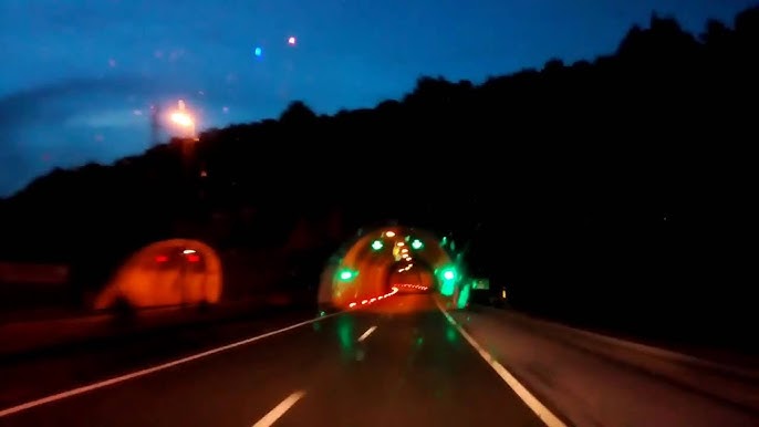 Në Kroaci digjet autobusi me të cilin po udhëtonin mërgimtarët