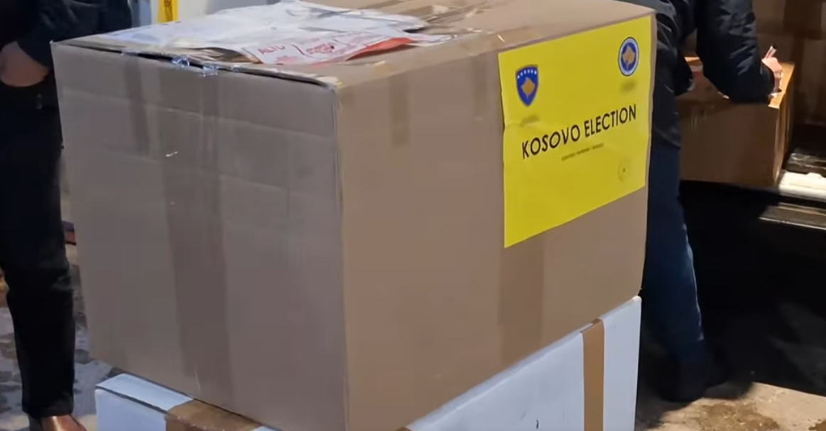 Në QNR arrijnë mbi 9 mijë pako me fletëvotime nga diaspora