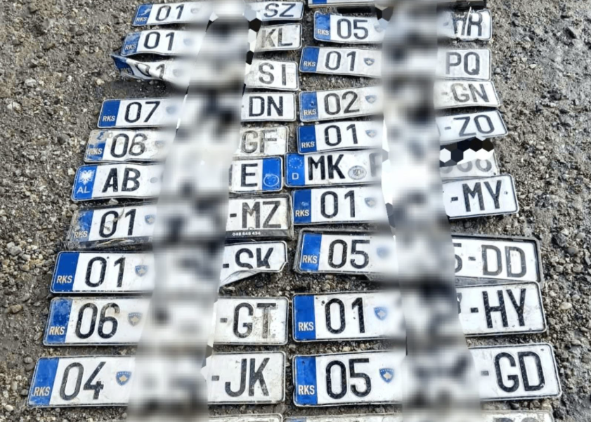 Policia gjen dhjetëra tabela që kanë humbur gjatë vërshimeve, tregon ku mund të tërhiqen