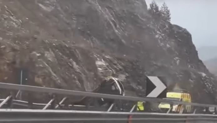 Aksident i shumëfishtë në “Rrugën e Kombit”, dy të lënduar