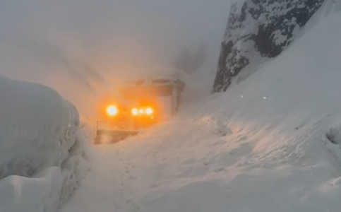 Ortekët bllokojnë rrugën drejt Thethit, ndalohet qarkullimi në Qafë Thore