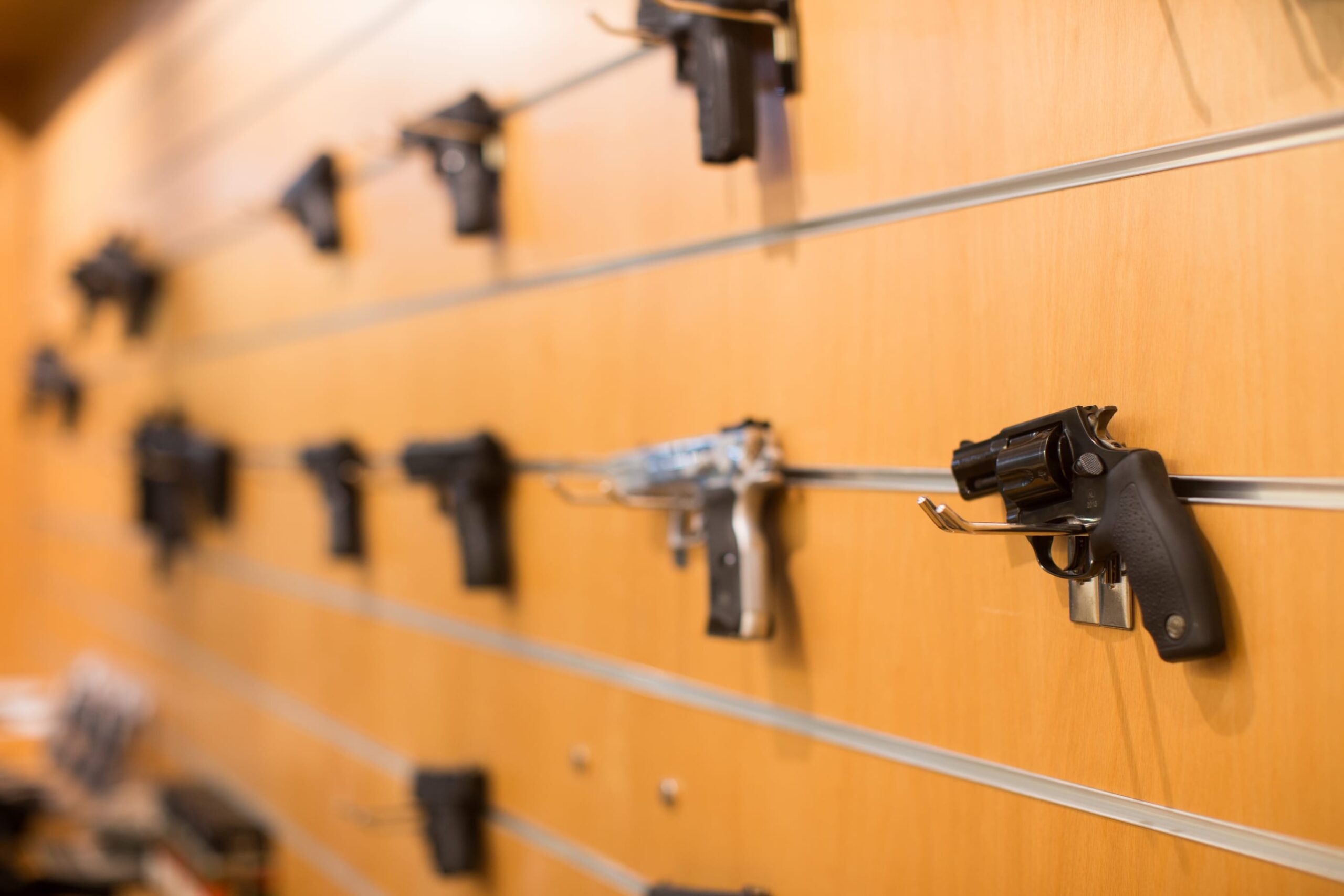 Ndalohen katër instruktorë të një poligoni në Prizren, Prokuroria jep detaje