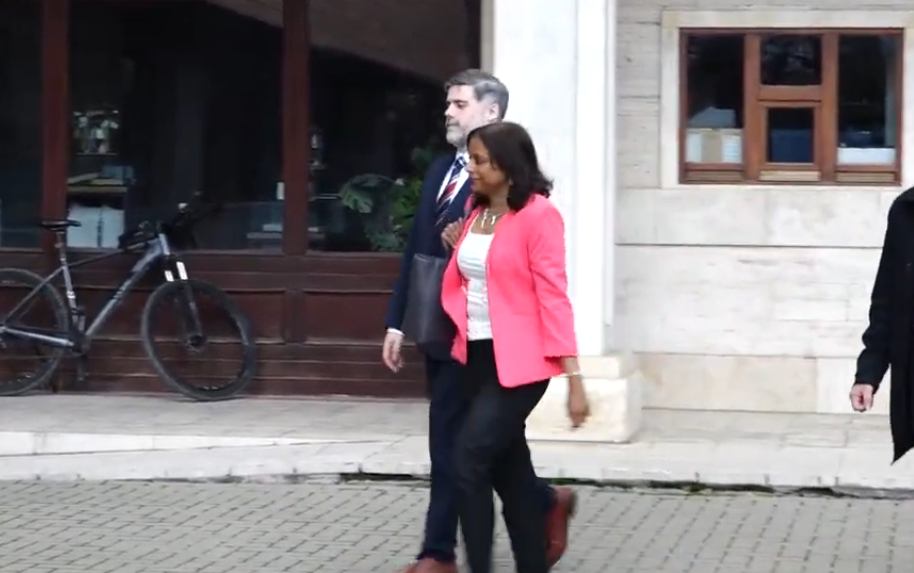 Përfundoi takimin me Osmanin, Prattipati s’deklarohet për media