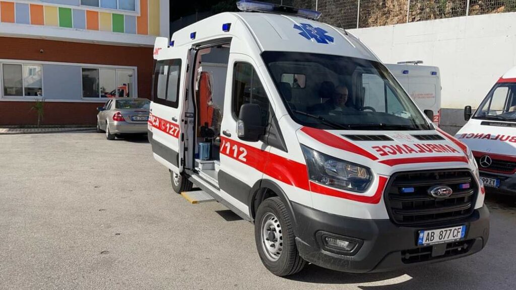 Tragjike në Tiranë, makina përplas për vdekje një 7-vjeçar