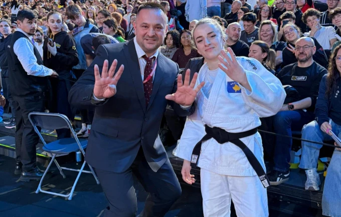 Driton Kuka feston nëntë medalje të arta në Paris: Kosova mbi të gjitha